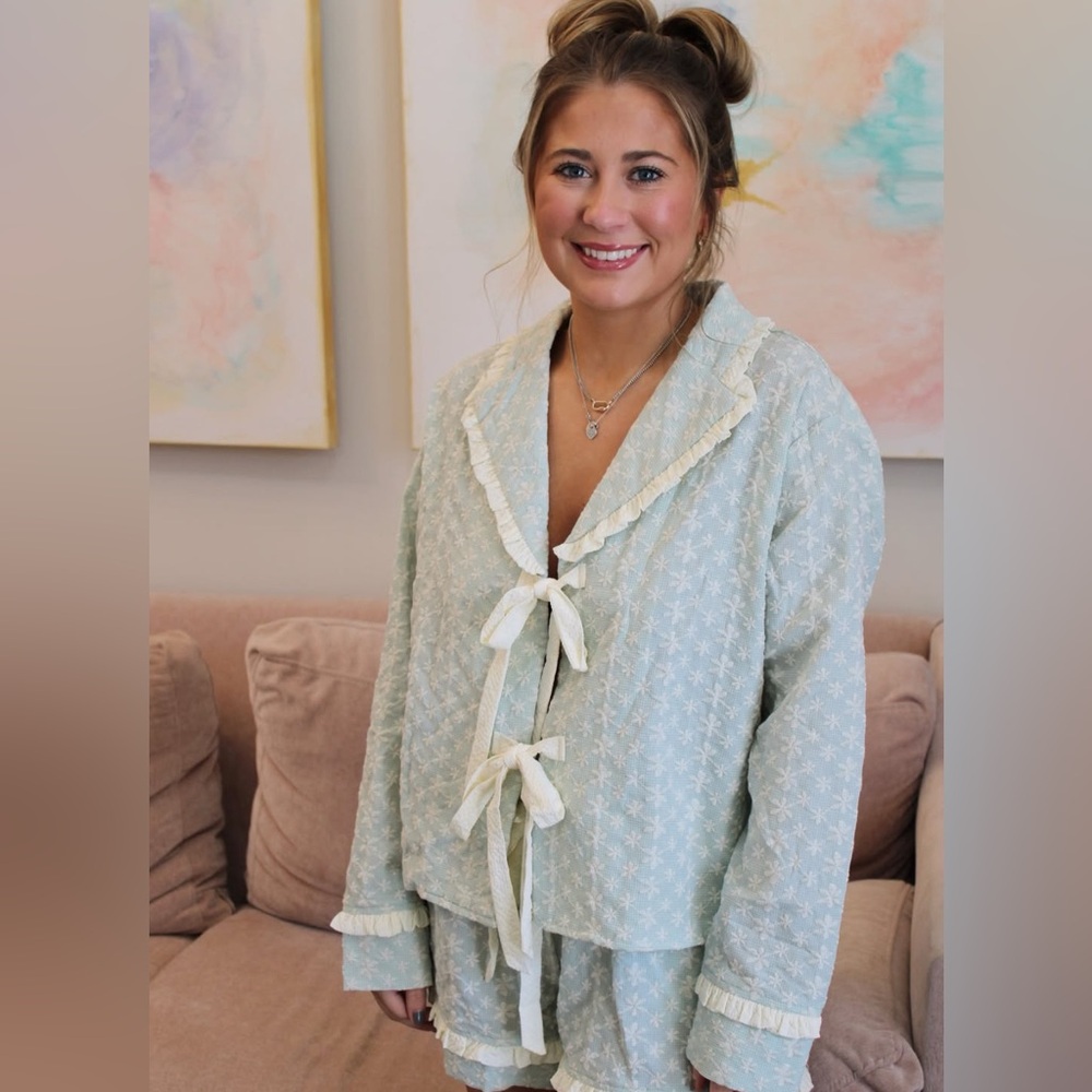 Ribbon accent floral textured set